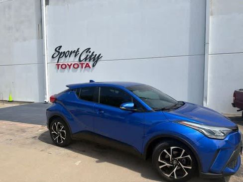 Used 2021 Toyota C-HR XLE FWD image 1
