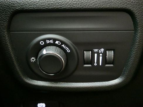 Used 2024 Jeep Grand Cherokee Laredo w/ Luxury Tech Group I image 52