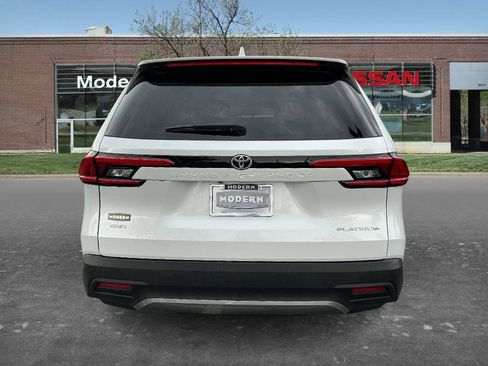 Used 2024 Toyota Grand Highlander AWD image 3