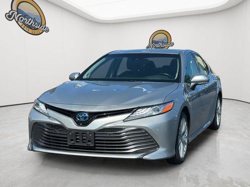 Used 2018 Toyota Camry XLE w/ Audio Package FWD image 1