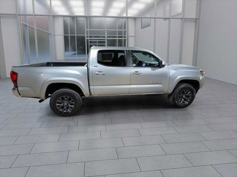 Certified 2023 Toyota Tacoma SR5 AWD/4WD image 9