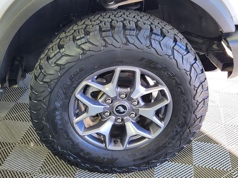 Used 2023 Ford Bronco Badlands image 9