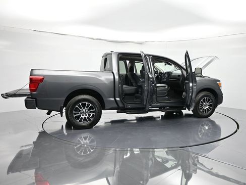 Used 2024 Nissan Titan SV w/ SV Convenience Package image 48