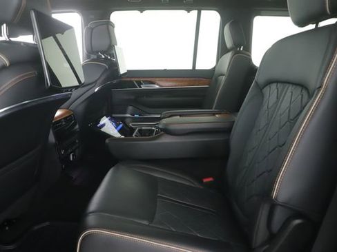 Used 2025 Jeep Grand Wagoneer Series III w/ Rear Seat Video Group 1 AWD/4WD image 30