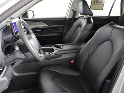 Used 2025 Toyota Grand Highlander FWD image 20