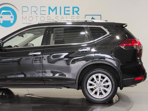 Used 2019 Nissan Rogue SV FWD image 4