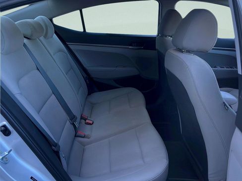 Used 2018 Hyundai Elantra SE FWD image 24