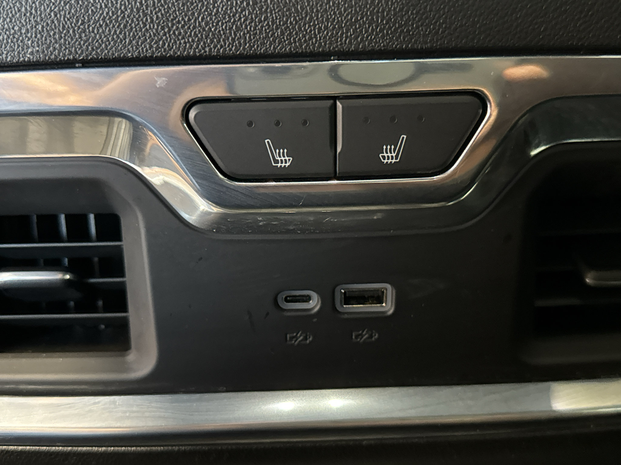 Used 2024 GMC Sierra 3500 Denali Ultimate AWD/4WD image 16