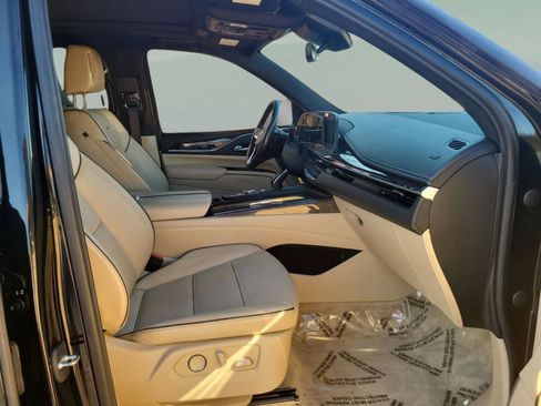 Used 2021 Cadillac Escalade Premium Luxury w/ Performance Package image 7