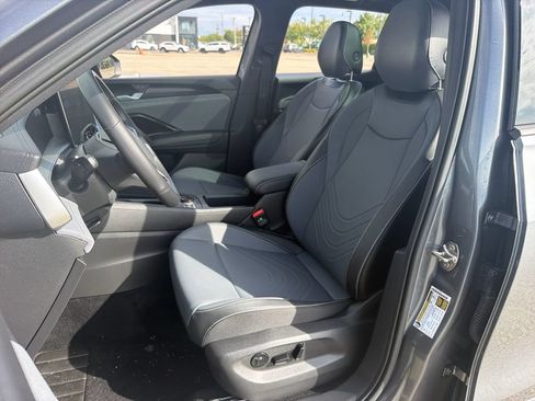 Certified 2025 Volkswagen Tiguan SE R-Line AWD/4WD image 7