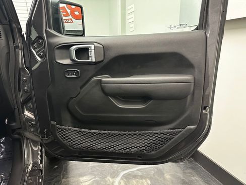 Used 2023 Jeep Wrangler Sport S image 9