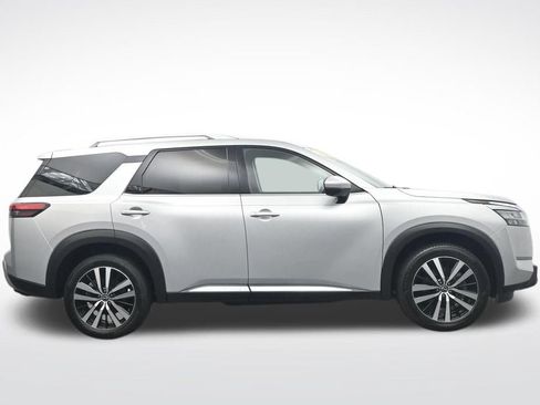 Used 2023 Nissan Pathfinder Platinum AWD/4WD image 4
