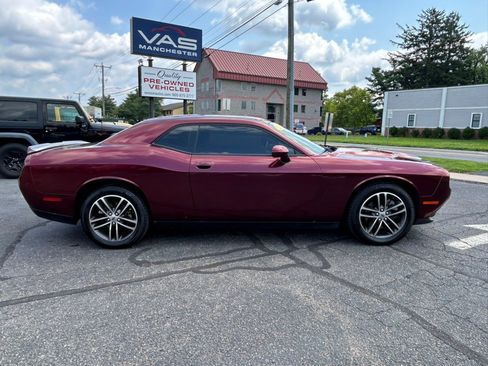 Used 2019 Dodge Challenger SXT AWD/4WD image 5