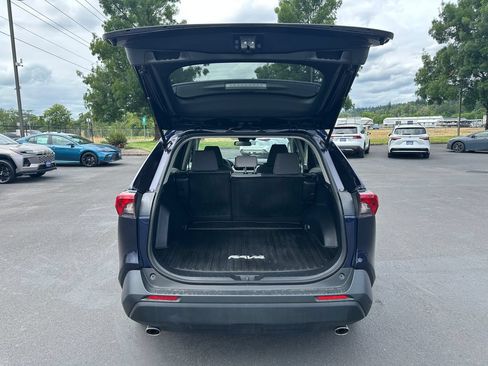 Used 2020 Toyota RAV4 XLE AWD/4WD image 11