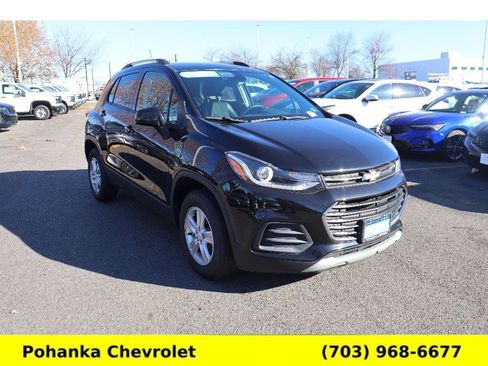 Used 2022 Chevrolet Trax LT w/ LT Convenience Package image 1