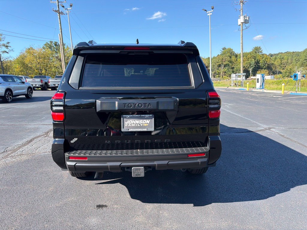 Used 2025 Toyota 4Runner SR5 AWD/4WD image 9