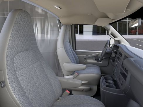 New 2026 GMC Savana 3500 w/ Power Convenience Package RWD image 17