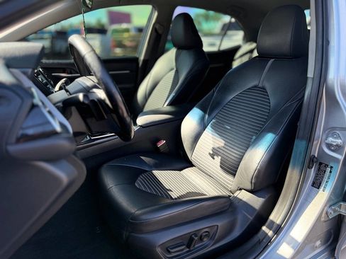 Used 2018 Toyota Camry SE image 13