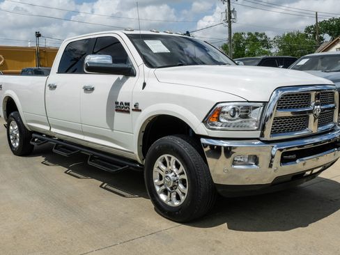 Used 2018 RAM 2500 Laramie AWD/4WD image 2