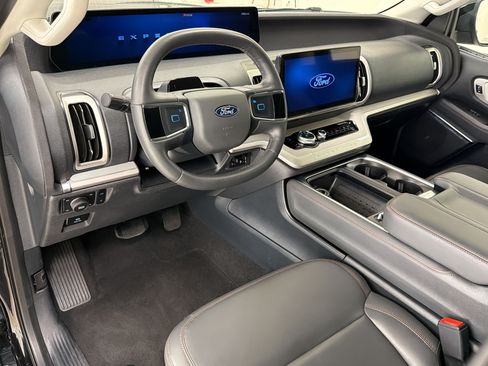 Certified 2025 Ford Expedition Active AWD/4WD image 4