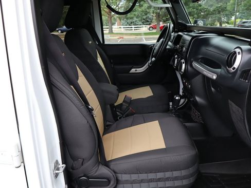 Used 2013 Jeep Wrangler Unlimited Sahara AWD/4WD image 22