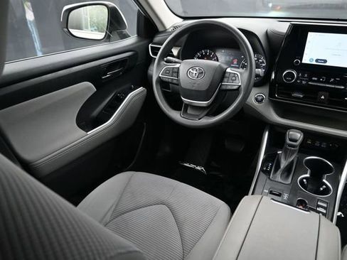 Used 2023 Toyota Highlander L FWD image 10