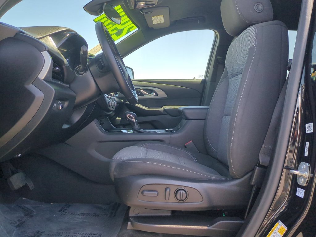 Used 2023 Chevrolet Traverse LT FWD image 21