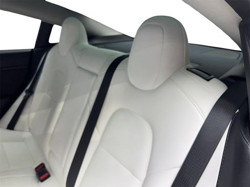 Used 2021 Tesla Model 3 Performance image 34
