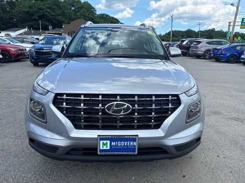 Used 2025 Hyundai Venue SEL FWD image 2