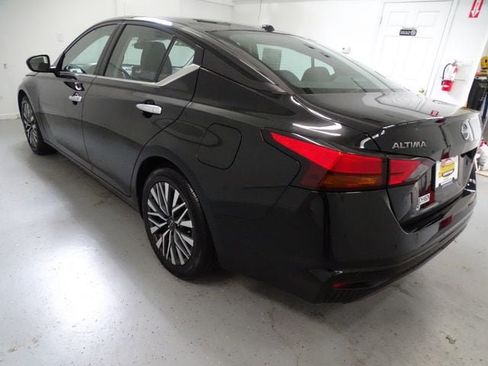 Used 2024 Nissan Altima 2.5 SV FWD image 18