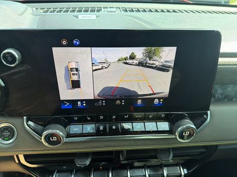 Used 2024 Chevrolet Colorado ZR2 w/ ZR2 Convenience Package III AWD/4WD image 19