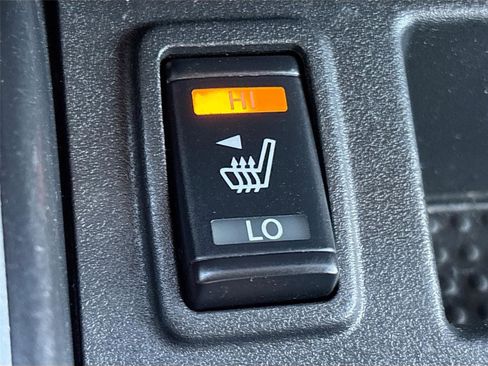 Used 2017 Nissan Titan SV image 21