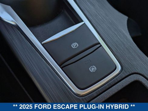 Certified 2025 Ford Escape PHEV image 32