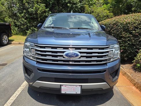 Used 2019 Ford Expedition XLT w/ Equipment Group 202A RWD image 2