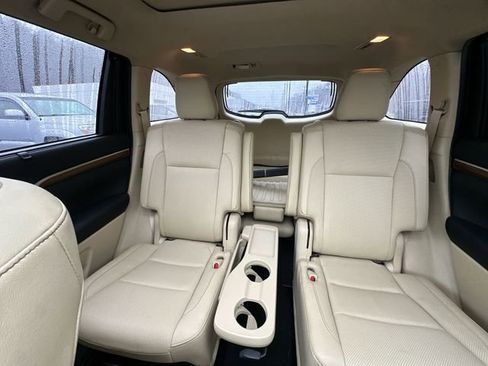 Certified 2019 Toyota Highlander Limited Platinum image 27
