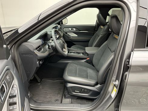 Used 2026 Ford Explorer Tremor w/ Tremor Ultimate Package AWD/4WD image 3