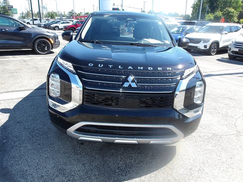 Used 2023 Mitsubishi Outlander SE AWD/4WD image 2