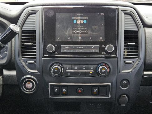 Used 2022 Nissan Titan SV RWD image 14