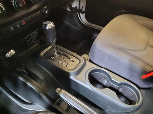 Used 2018 Jeep Wrangler Unlimited Sport image 26