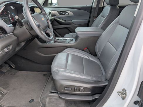 Used 2020 Chevrolet Traverse LT w/ LT Premium Package FWD image 12