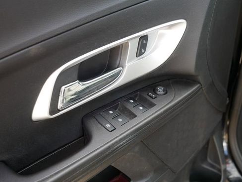 Used 2017 Chevrolet Equinox LT w/ Convenience Package image 16