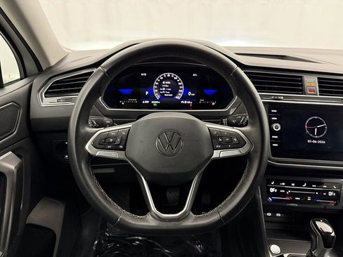 Used 2023 Volkswagen Tiguan SE FWD image 8