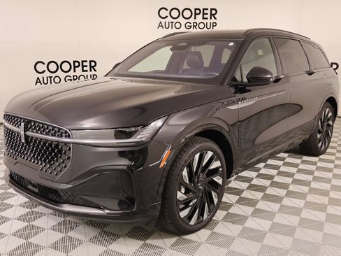 Used 2025 Lincoln Nautilus Reserve w/ Jet Appearance Package AWD/4WD image 11