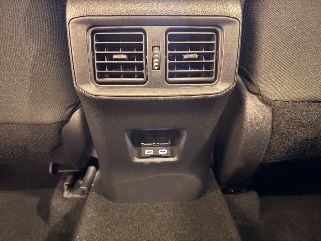 Used 2025 Toyota RAV4 XLE FWD image 33