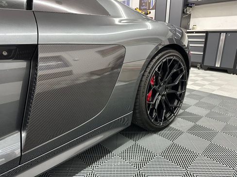 Used 2018 Audi R8 V10 w/ Premium Package image 11