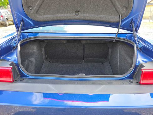 Used 2010 Dodge Challenger R/T RWD image 13