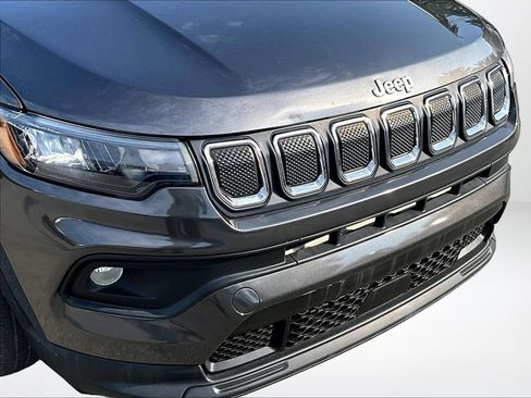 Used 2022 Jeep Compass Latitude w/ Sun and Sound Group AWD/4WD image 26