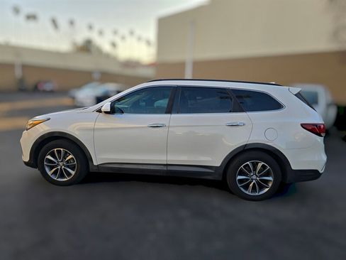 Used 2017 Hyundai Santa Fe SE image 6