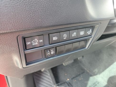Used 2025 Toyota Tundra SR5 w/ SR5 Convenience Package AWD/4WD image 23