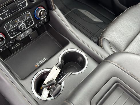 Used 2021 Chevrolet Tahoe High Country w/ Premium Package image 28